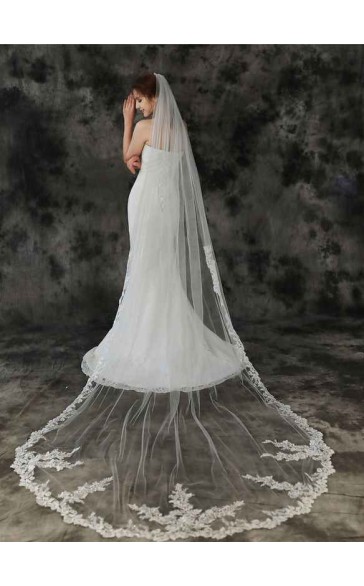 One-tier Lace Applique Edge Chapel Bridal Veils With Lace