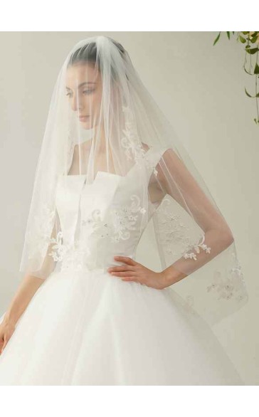 Two-tier Cut Edge Fingertip Bridal Veils With Lace