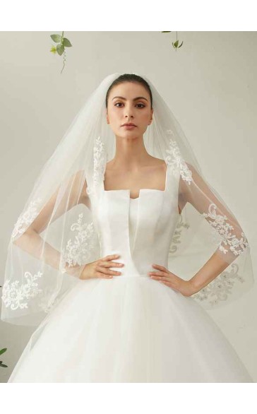 Two-tier Cut Edge Fingertip Bridal Veils With Lace